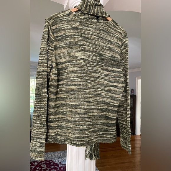 Babette Ballinger New York women’s knit sweater with fringed shawl color green - Picture 2 of 4